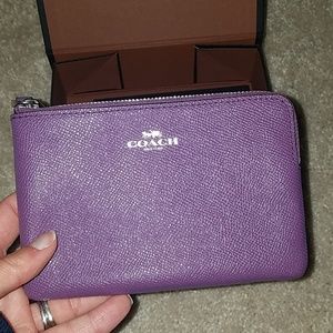 Coach - Leather purple clutch/wristlet